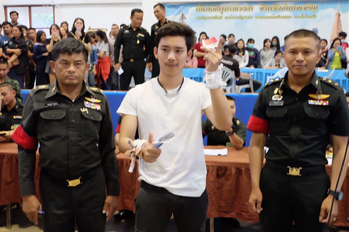 บ่มีไผกล้าลืมมึงดอก!!! ถึงกับน้ำตาซึม "ก้อง ห้วยไร่" ฝากข้อความสุดซึ้ง! ถึง "เบิ้ล ปทุมราช" ยอมรับใจหาย หลังจับได้ใบแดง เตรียมตัวรับใช้ชาติ!