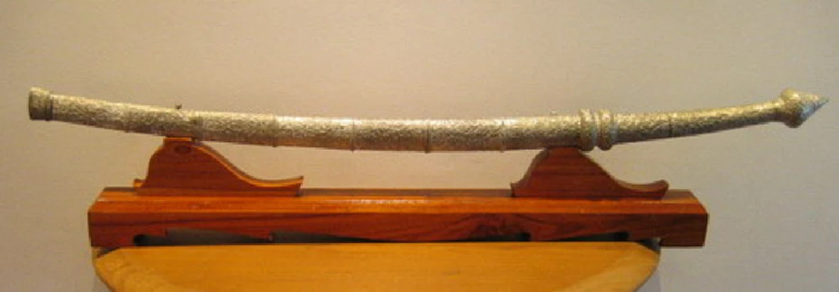 ตำนานลึกลับ.."เหล็กน้ำพี้" ของทนสิทธิ์ มีความศักดิ์สิทธิ์ในตัวเอง..ล้างอาถรรพ์ จนกลายมาเป็นตำนาน ดาบเหล็กน้ำพี้ ดาบคู่บ้านคู่เมือง.