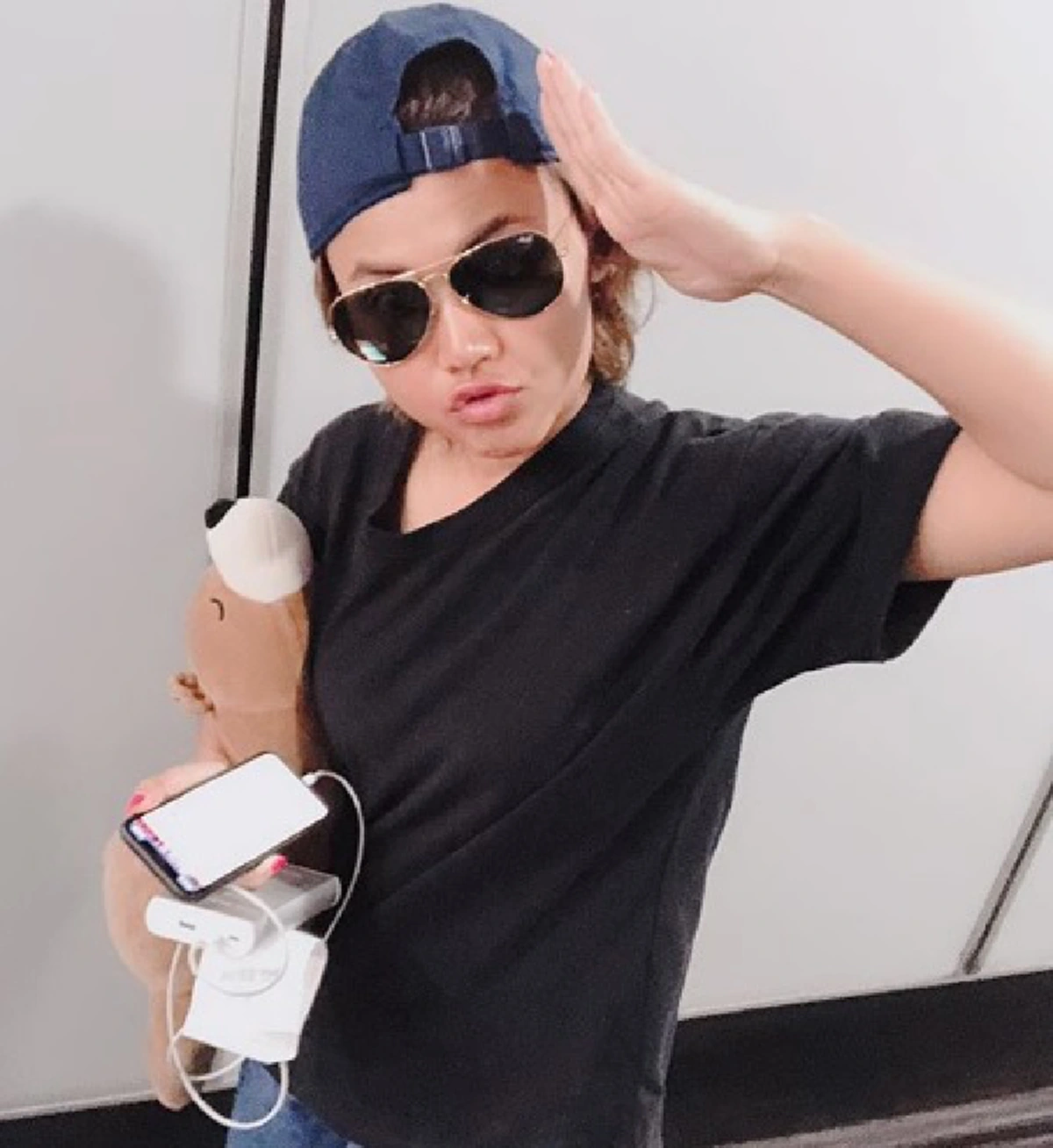 ตั๊กแตน ชลดา สวนกลับชาวเน็ตวิจารณ์เเต่งตัวเซ็กซี่ "เราไม่จำเป็นต้องเตะปากหมาทุกตัวที่เห่า"