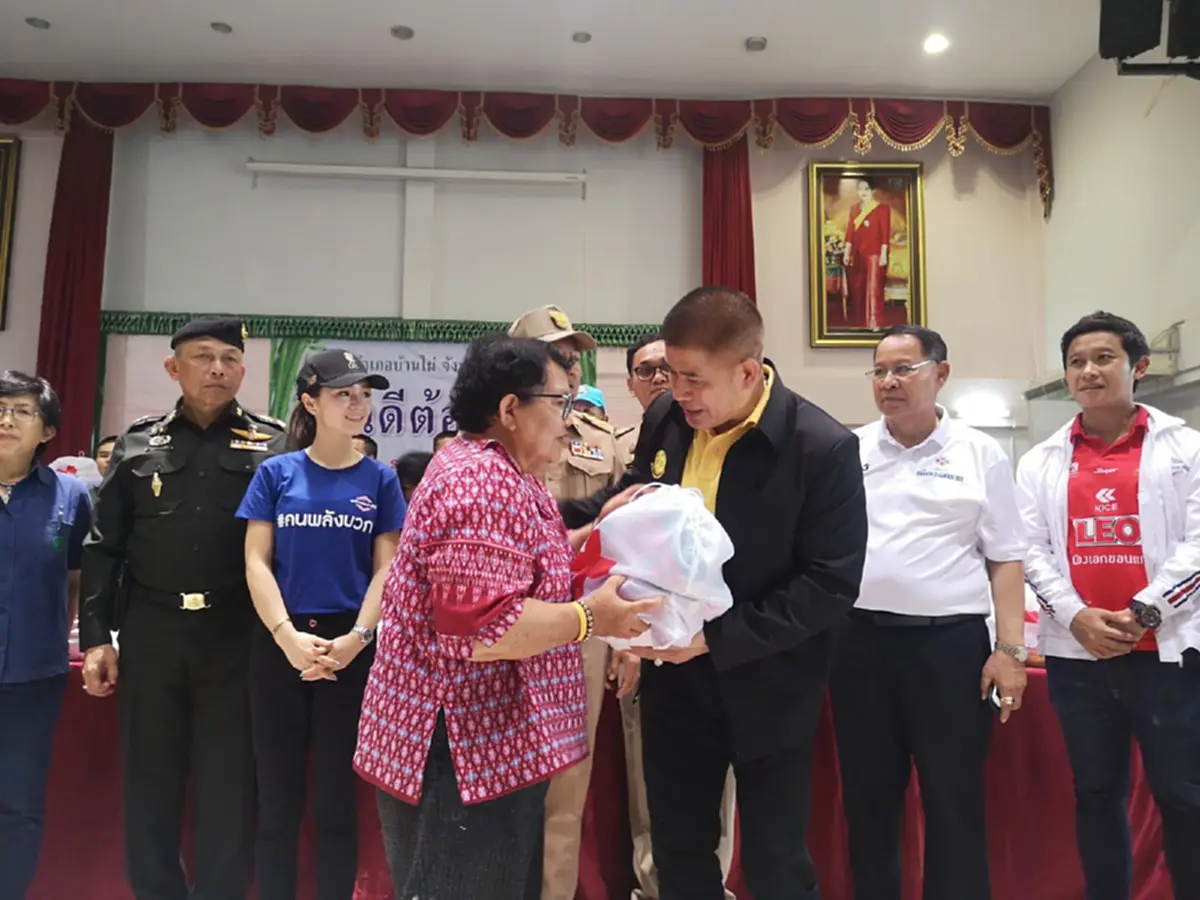 &quot;มาดามเดียร์&quot; ชวน ปชช.-ผู้เชี่ยวชาญเสนอแนวทาง แก้ปัญหาน้ำท่วมอย่างยั่งยืน