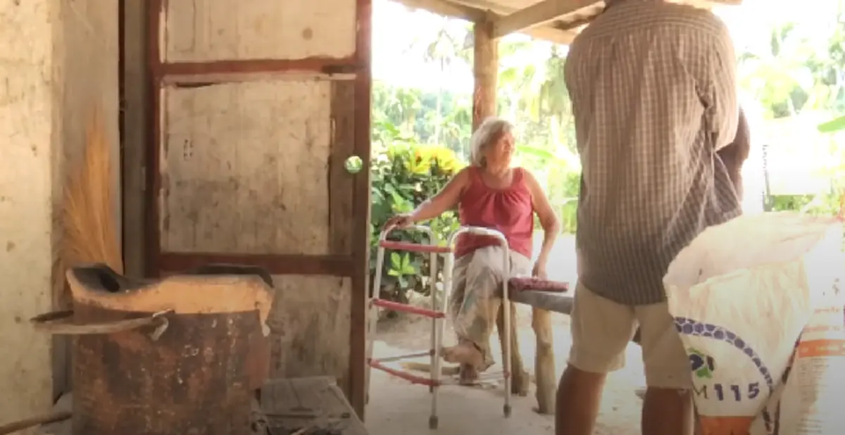 เศรษฐีนีชุมพรแบ่งที่ดินให้ 2 ยายเหลนปลูกบ้านอาศัย