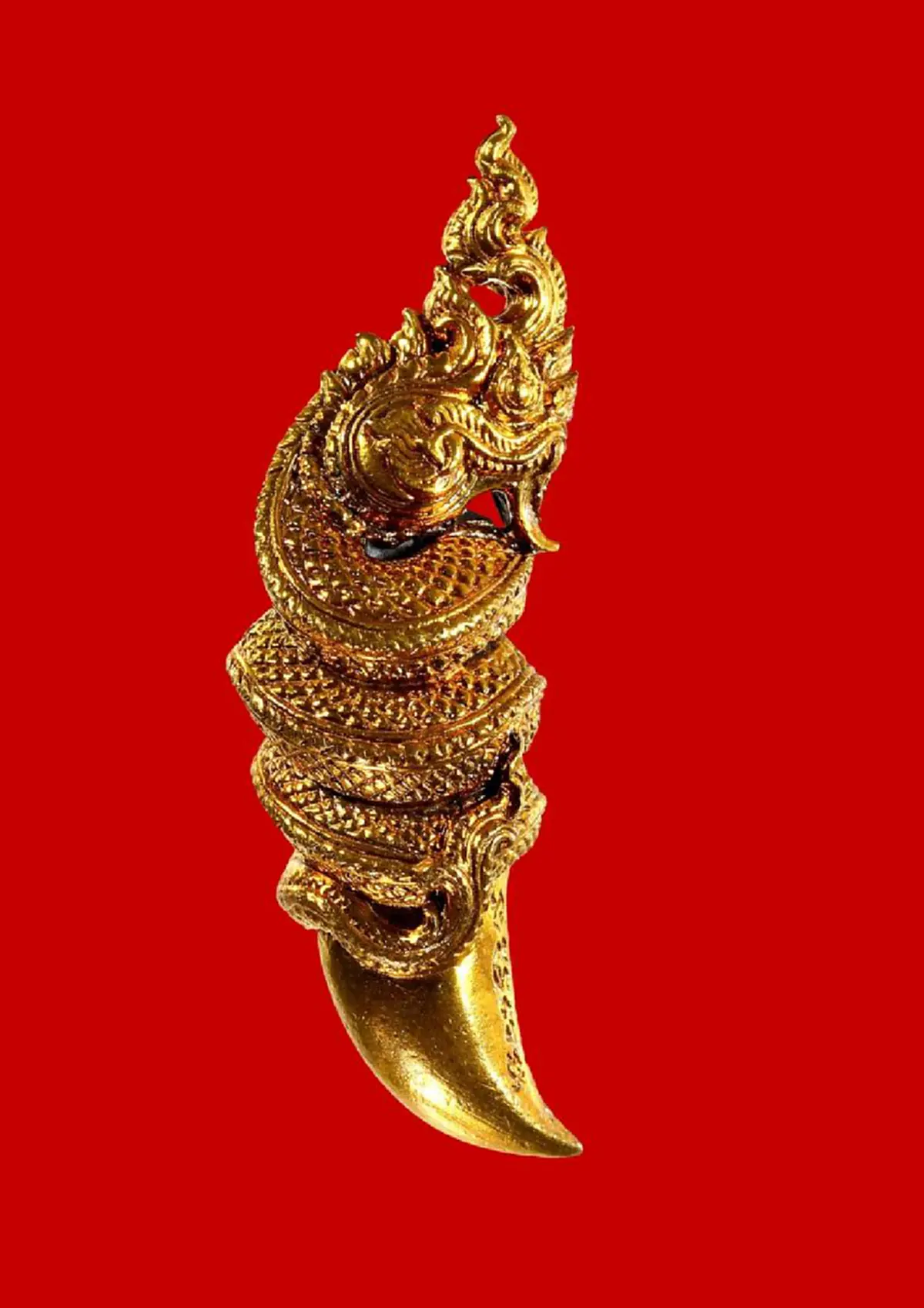 "เขี้ยวพญานาค" เจ้าแห่งศาสตร์พญานาคา "หลวงปู่จันทร์" ผู้มีจิตผูกพันกับเหล่าพญานาค ให้โชคลาภ มั่งมี ศรีสุข แคล้วคลาด ปลอดภัย..