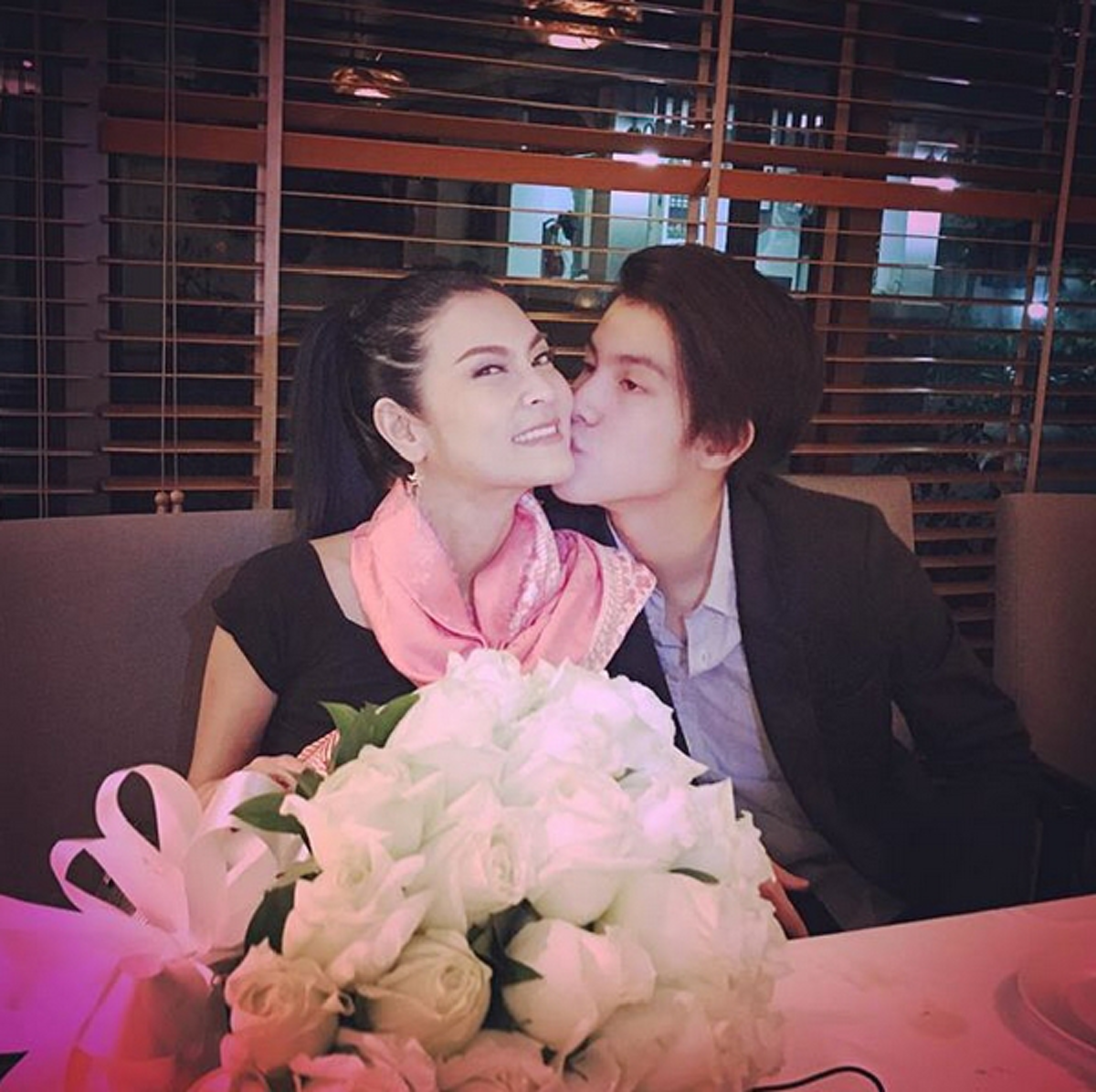 แฮปปี้สุดๆ!! งานฉลองวันเกิด "ปิ่น เก็จมณี" วัย 44 ปี "เจ เจตริน"ยังคอนเซ็ปต์เดิมเพิ่มเติมคือ#สายเปย์ ด้านลูกชายไม่น้อยหน้ามอบของขวัญเอาใจแม่