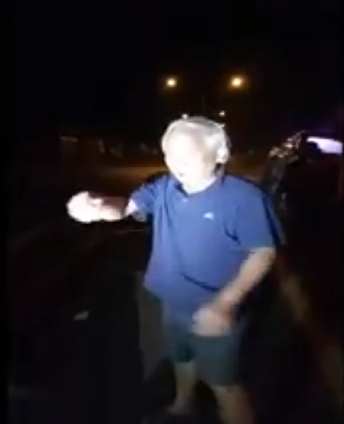 เดือดกลางถนน!!! มนุษย์ลุงเมายับ ขับรถอัดเสาไฟฟ้า กู้ภัยไปช่วยโดนด่าเละ "ไอ้พวกหากิน"!!!(คลิป)