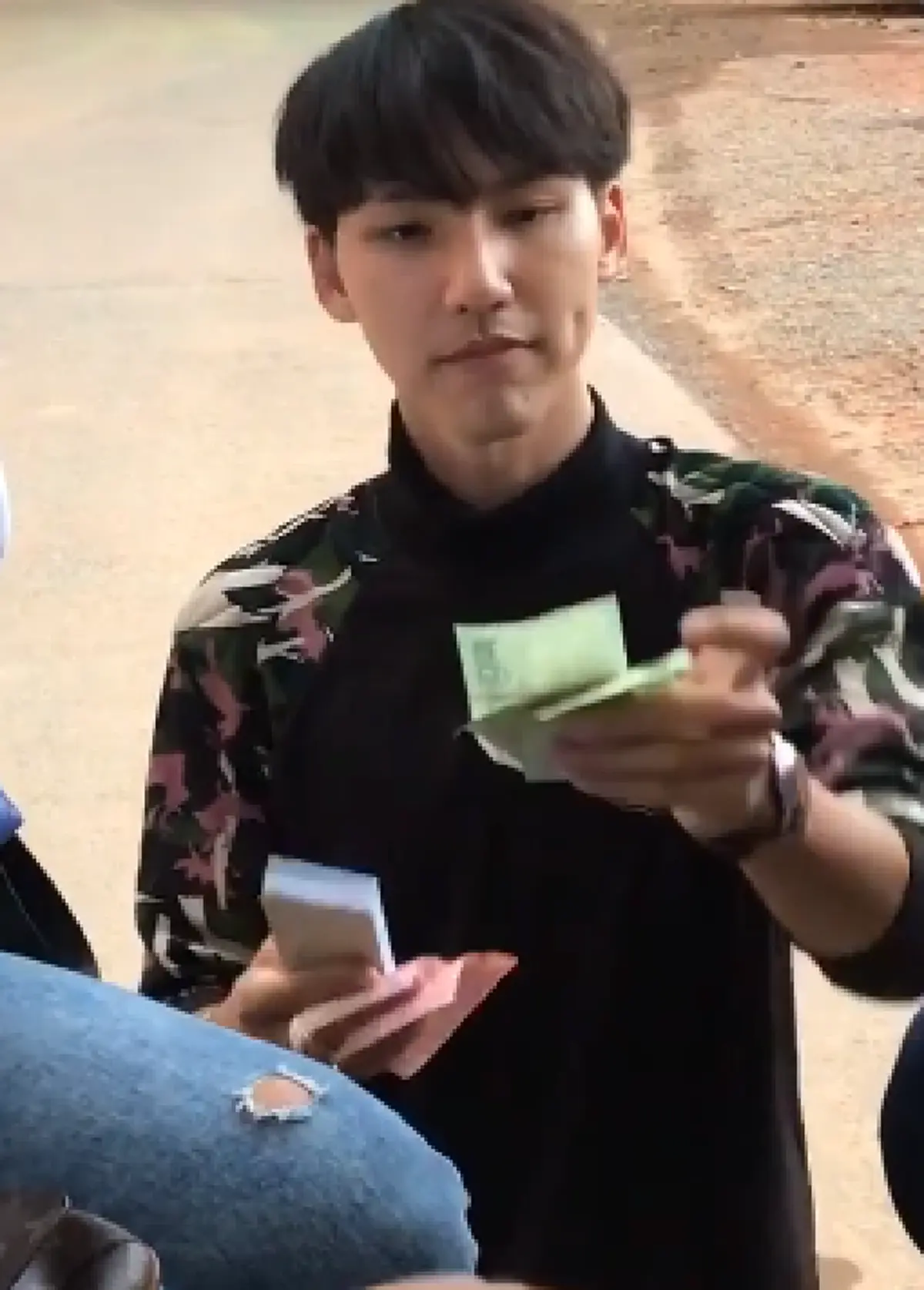 เปิดวาร์ปจนท.อุทยานเขาคิชฌกูฏ ดีกรีหนุ่มหล่อน่ารัก ทำชาวโซเชียลกรี๊ดกร๊าด (คลิป)