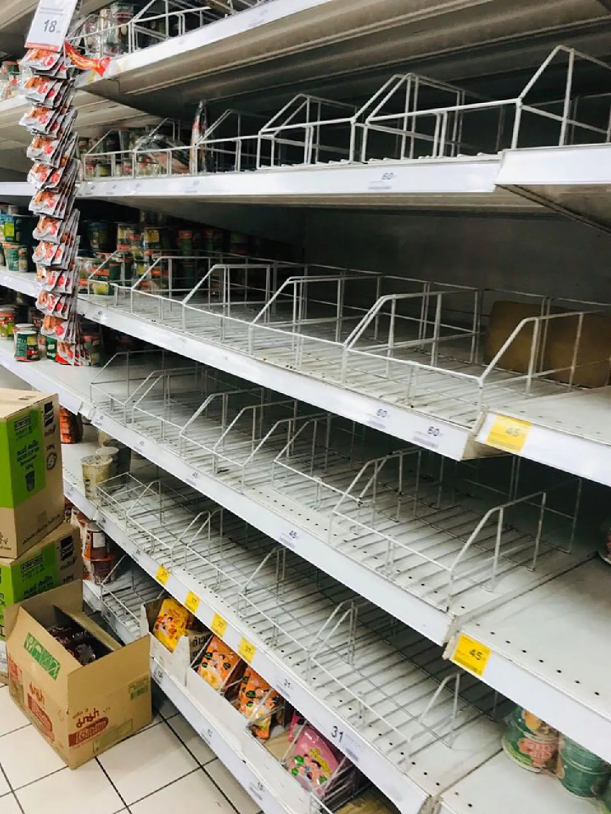 ภาพคนไทยแห่กว้านซื้อสินค้า ต๊ะ นารากร โพสต์บอกสังคมตั้งสติด่วน