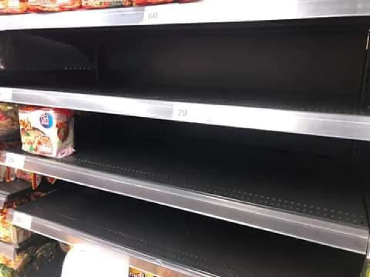 ภาพคนไทยแห่กว้านซื้อสินค้า ต๊ะ นารากร โพสต์บอกสังคมตั้งสติด่วน