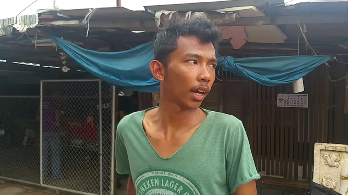 ช็อก แทบร้องขอชีวิต!! "หนุ่มวัย23" เข้าบ้านจะมายืมนั่งร้าน ก่อนเจอชายนั่งบนรถกระบะ ไม่พูดจา เพ่งมองชัดๆ เป็นเรื่องเลย!!