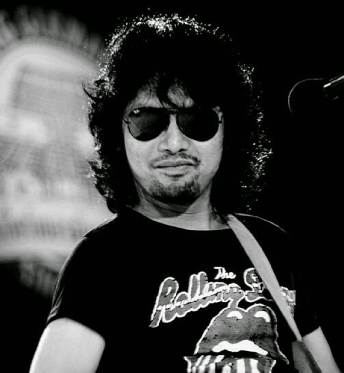 เปิดขุมทรัพย์มหาศาล!!  “เสก โลโซ”  จากร็อกเกอร์ล้านตลับ สู่ นักธุรกิจร้อยล้าน ผลิตตั้งแต่น้ำเปล่ายันช่องทีวี ?? (รายละเอียด)