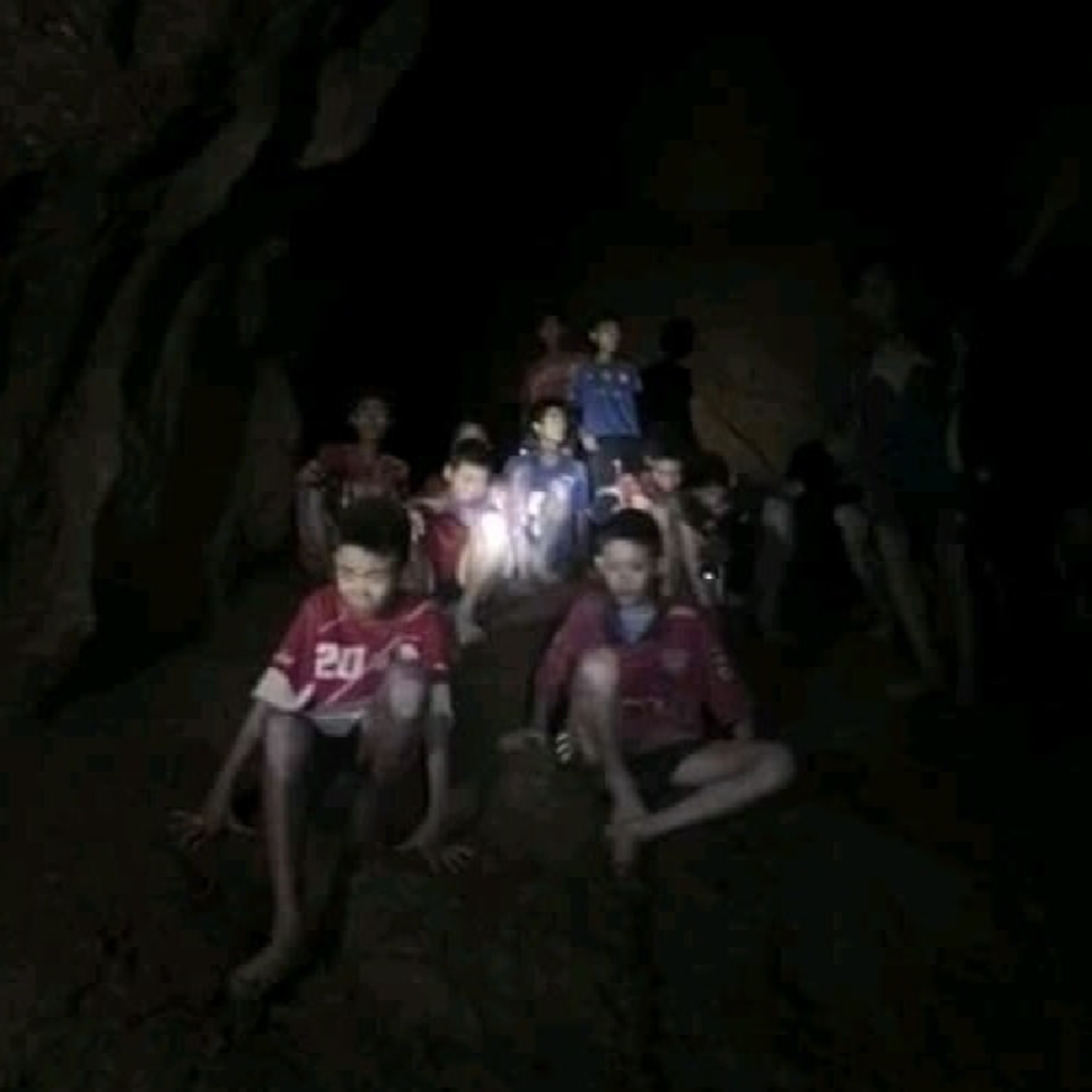 สอบเสร็จจะไปหานะ!! "น้องชายโค้ชเอก" สุดปลื้ม โพสต์ขอบคุณทุกกำลังใจ หลังช่วยพี่ชายและสมาชิกทีมหมูป่าสำเร็จ