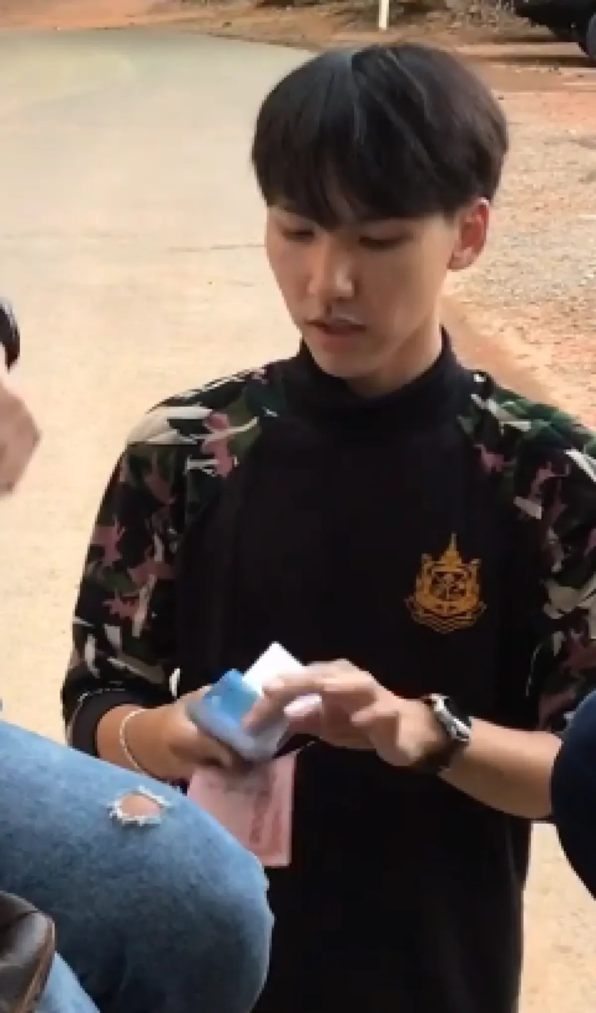 เปิดวาร์ปจนท.อุทยานเขาคิชฌกูฏ ดีกรีหนุ่มหล่อน่ารัก ทำชาวโซเชียลกรี๊ดกร๊าด (คลิป)