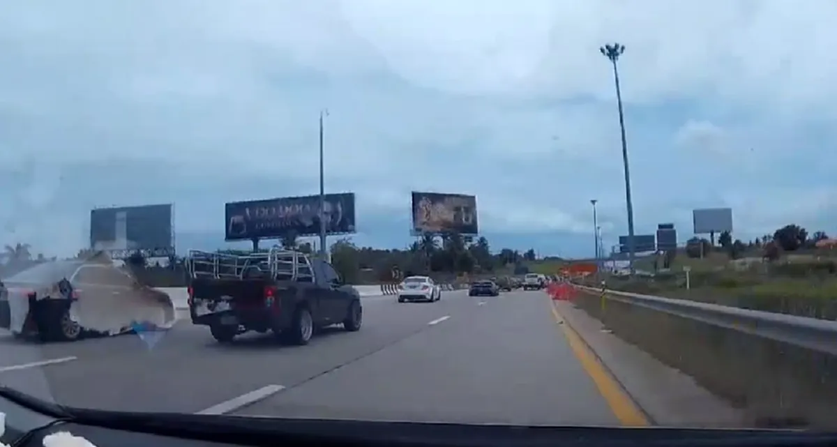 จำไปชั่วชีวิต "เจ้าของซูเปอร์คาร์"โดน"กระบะ" ซิ่งชนท้าย หล่อทั้งรถ ทั้งหัวใจ ถ้าเป็นคนอื่นคงเอาเรื่องคุณไปเเล้ว ดีนะที่เป็นผม!! (คลิป)