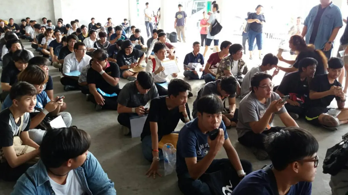 ชมชัดๆ!!! บรรยากาศ "เนติวิทย์" ยื่นผ่อนผันทหาร ยันบังคับเกณฑ์ทหาร เป็นสิ่งล้าสมัยและเกินจำเป็น" (มีคลิป)