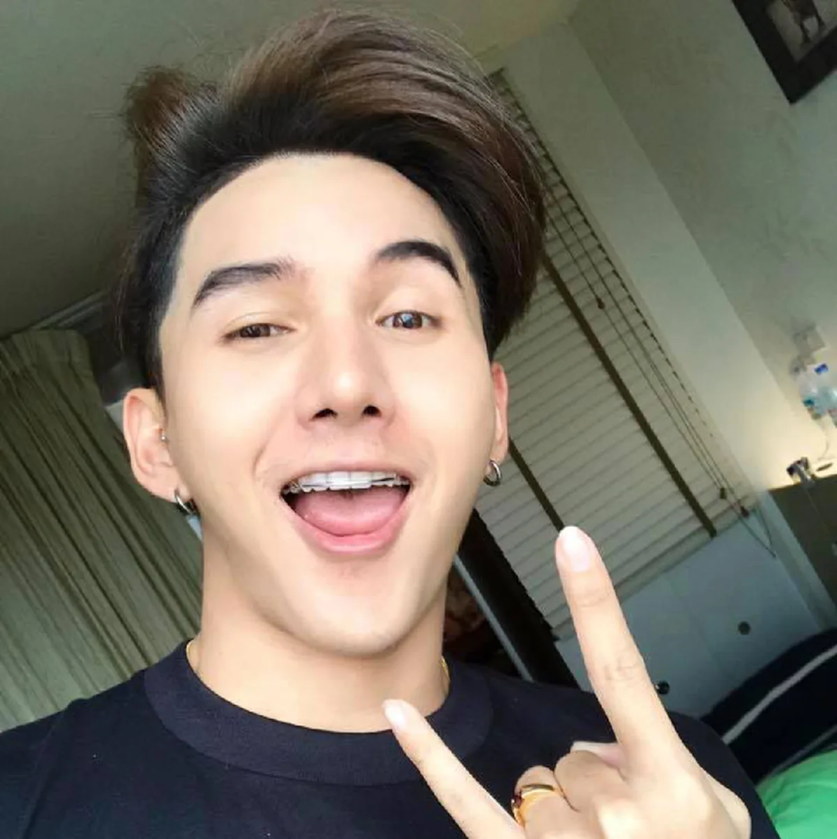 เปิดไทม์ไลน์มรณะ!!  "นายแบบหนุ่ม"  ดิ่งสะพานพระราม 8 หายสาบสูญ ก่อนเพื่อนๆ รวมตัวจุดธูปเรียก จนพบศพ!