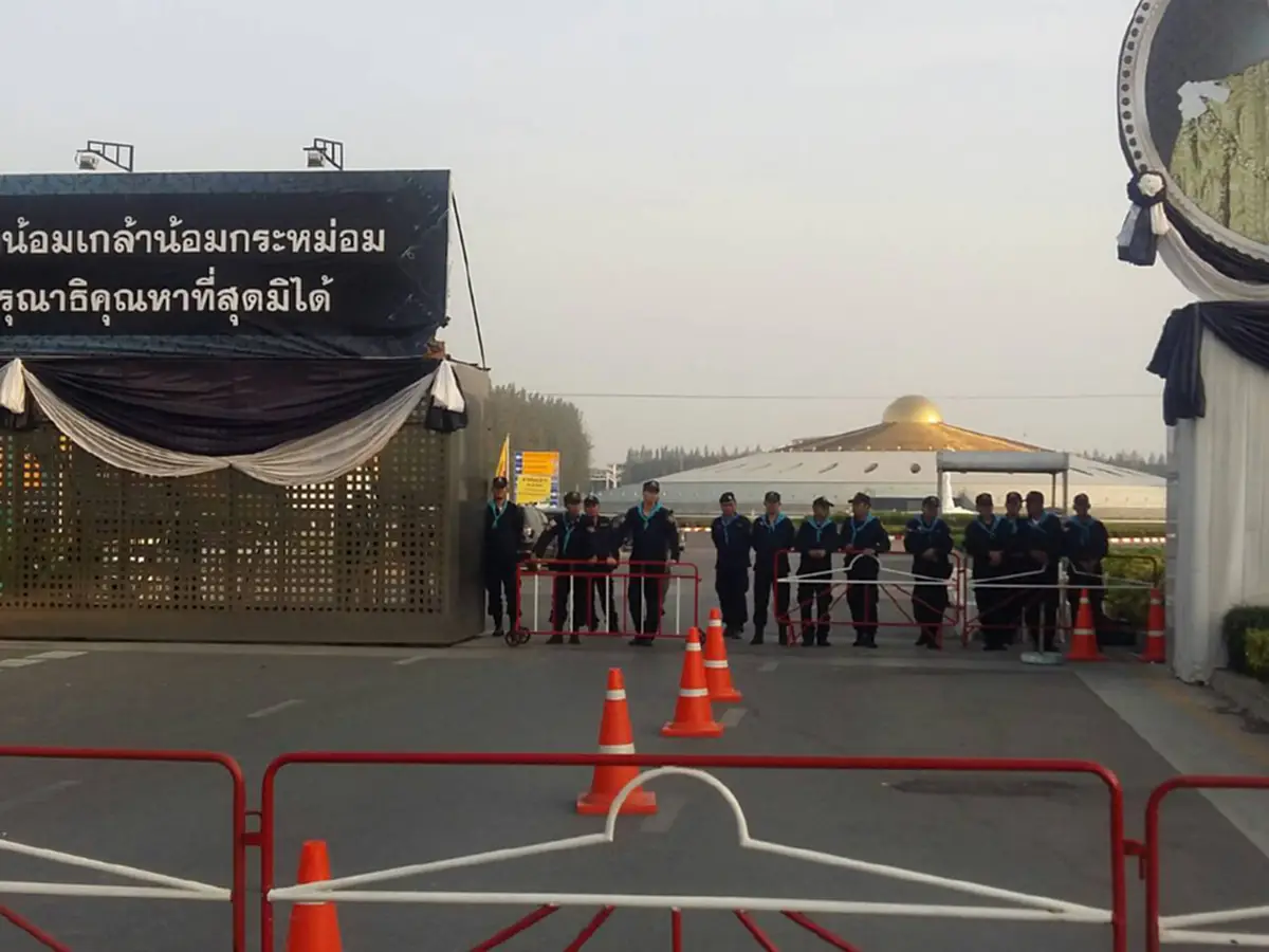 ไม่จบไม่เลิกใช้ม.44 !! รองอธิบดี DSI พูดชัดต้องค้นธรรมกายให้สิ้นสงสัย  ทัพสื่อเกาะติดแน่นผลเจรจารอบสุดท้าย !!?!!