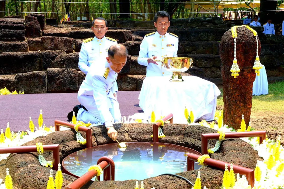 ปราจีนบุรีจัดพิธีพลีกรรมตักน้ำจากแหล่งน้ำศักดิ์สิทธิ์  2 แห่ง
