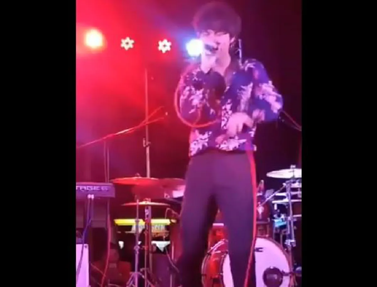 เวอร์ชั่นนี้เพื่อ"...."  "เดอะ ทอยส์" เป็นปลื้ม โพสต์ไอจี อวดเเฟนๆ เเชทไดเร็คกับ"ลิซ่า BLACKPINK" พร้อมเเฮชเเท็กdead   (คลิป)