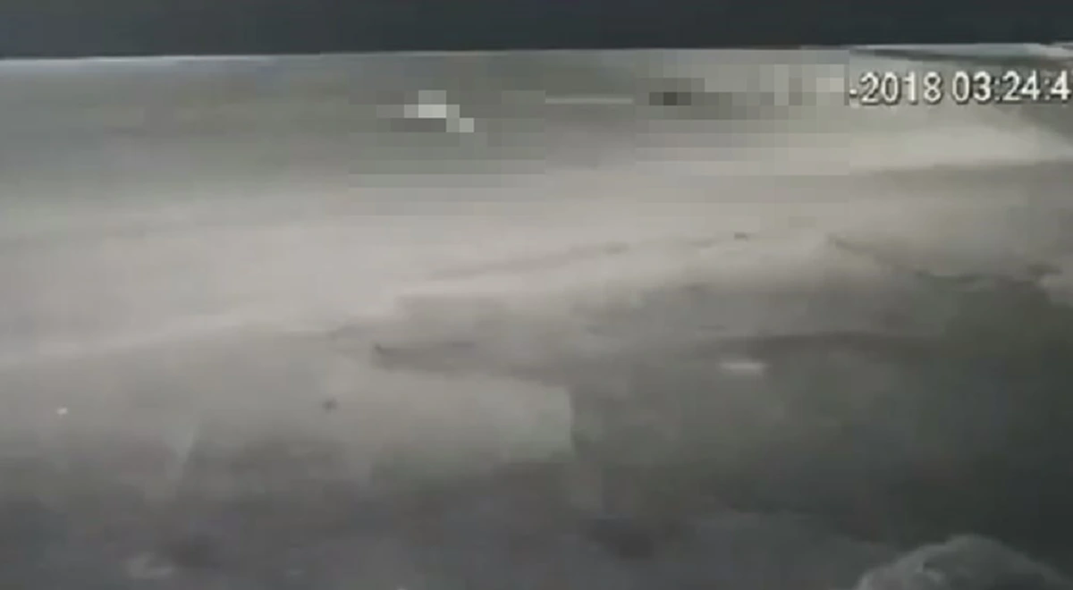 จุดจบคู่รัก วัยรุ่น"หนุ่ม-สาว"ทะเลาะกันเดือด  จอด"จยย."เคลียร์ปัญหากลางถนน เจอรถชนดับ!! คันตามหลังเหยียบซ้ำอีก!!