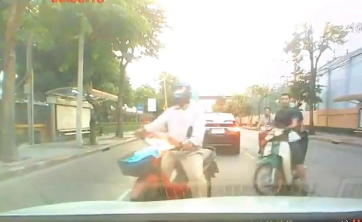 เพศเเม่..มันยังทำได้ลงคอ!! เลวสุดขีด.."2ชายโฉด"คนขับ,กระเป๋า!!รถเมล์สาย12 รุมกระทืบ"ผู้หญิง"กลางถนน!! ดูหน้ามันชัดๆ..ล่าตัวมารับโทษ!! (คลิป)