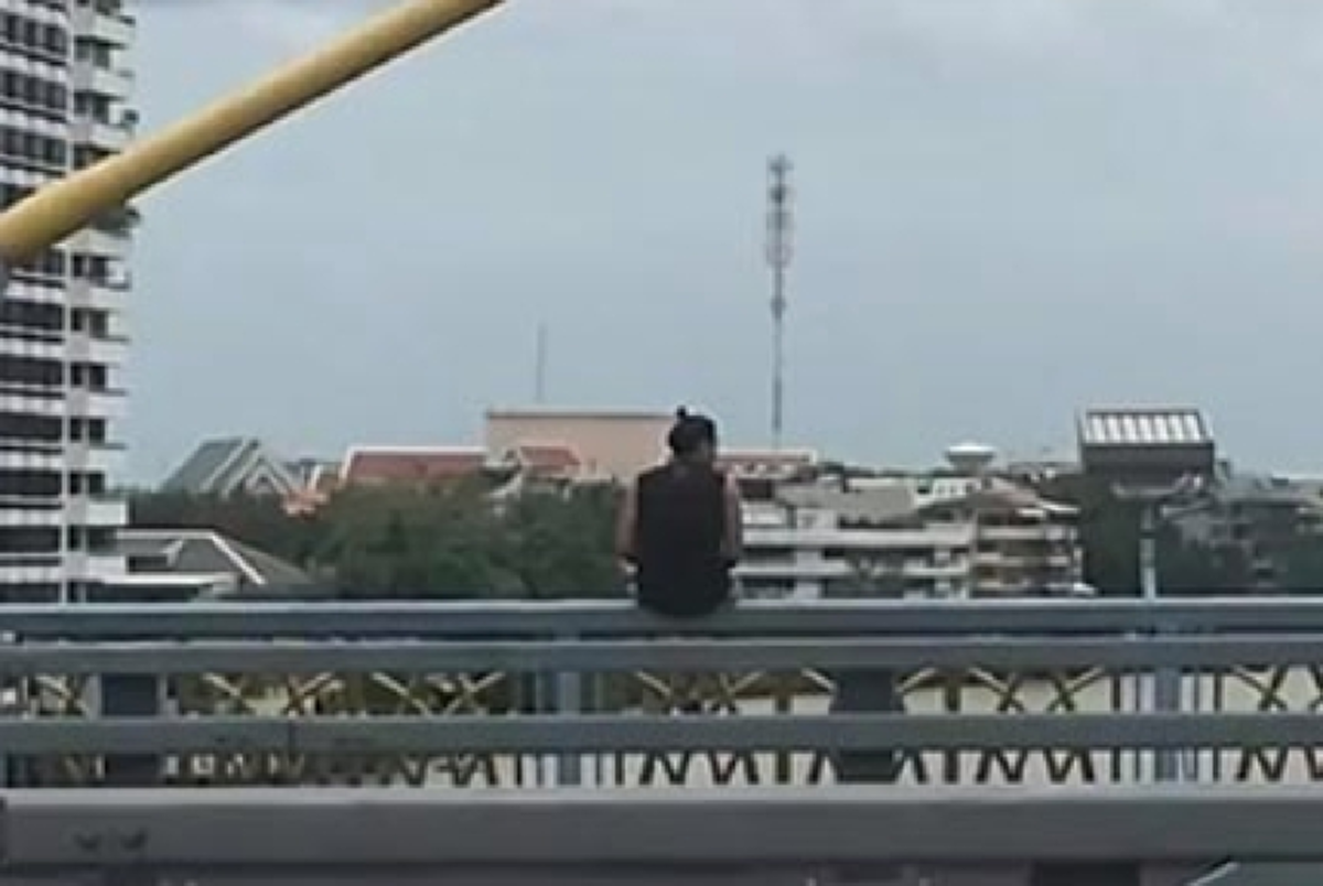 เปิดไทม์ไลน์มรณะ!!  "นายแบบหนุ่ม"  ดิ่งสะพานพระราม 8 หายสาบสูญ ก่อนเพื่อนๆ รวมตัวจุดธูปเรียก จนพบศพ!