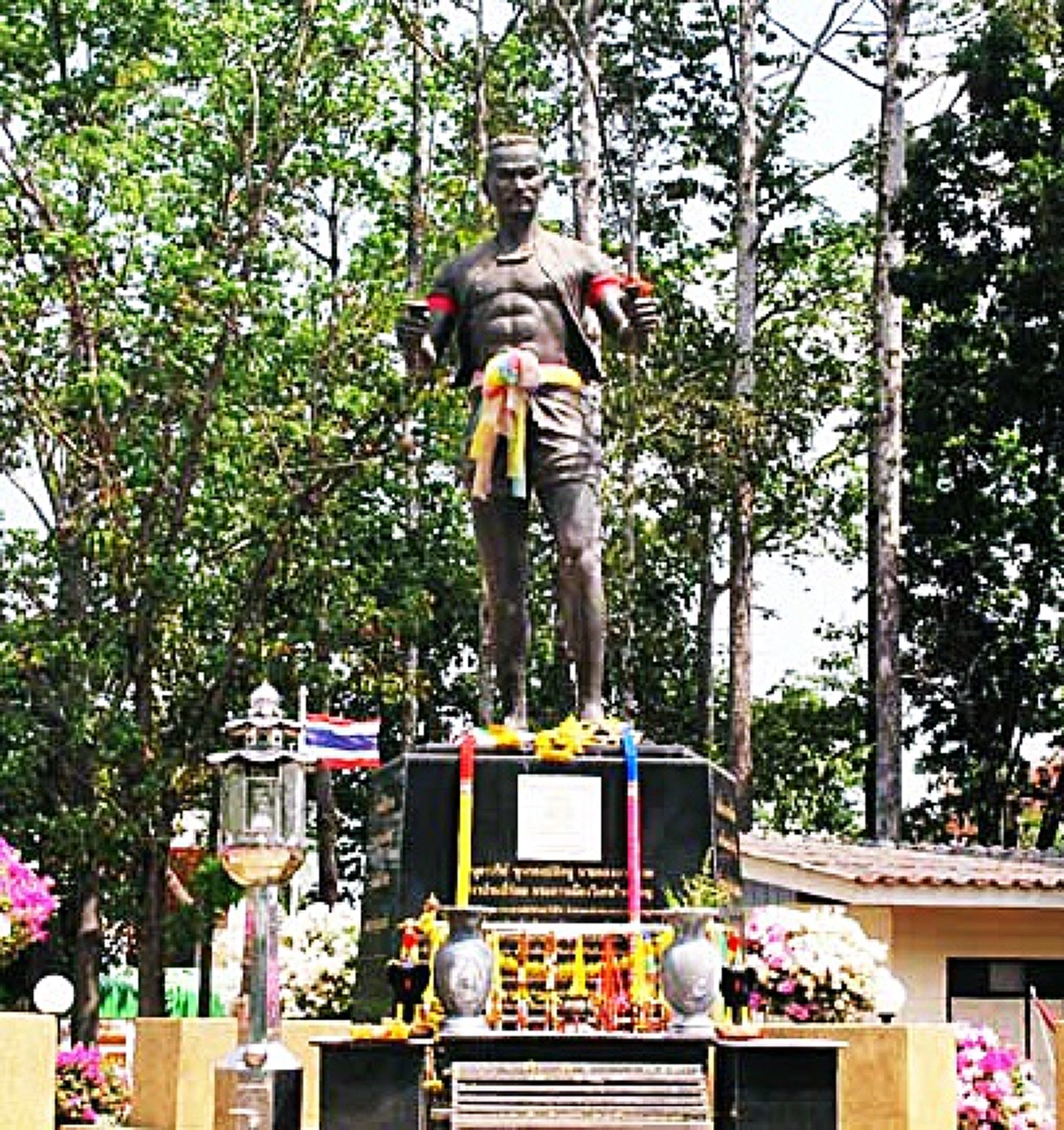 วีรชนผู้ถูกลืม!! เปิดตำนานวีรกรรม "ขุนรองปลัดชู" กับกองกำลังอาทมาต ๔๐๐ คน สู่ "วัดสี่ร้อย" อนุสรณ์ของผู้กล้าแห่งเมืองวิเศษไชยชาญ !!