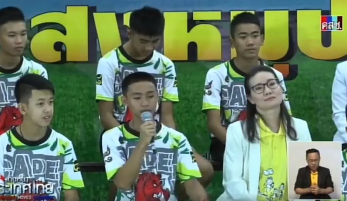 เด็กน้อยไร้เดียงสา!! สีสันน่ารักๆ"น้องไตตั้น"กับความเป็นธรรมชาติ..เรียกรอยยิ้ม?! น้องคนเล็กคงจะตื่นเต้นสุดๆ..กล้องอยู่ด้านหลังนะลูก!!(คลิป)