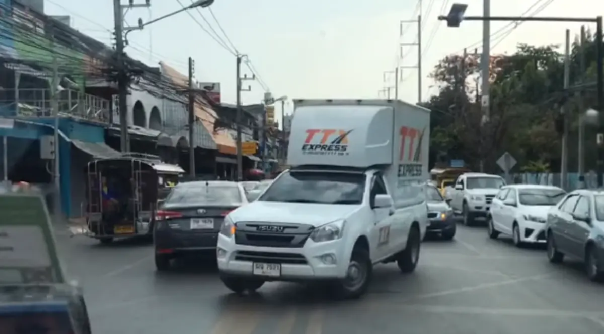ชาวเชียงใหม่น้ำใจงาม พร้อมใจหลีกทางให้รถฉุกเฉิน