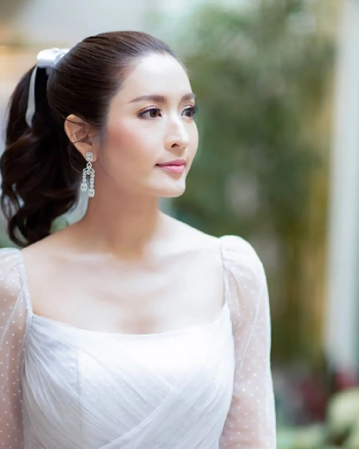 "แอฟ ทักษอร" ถ่ายทอดความเจ็บปวดชีวิตจริง ผ่านเอ็มวีเพลง "เจ็บน้อยที่สุด"