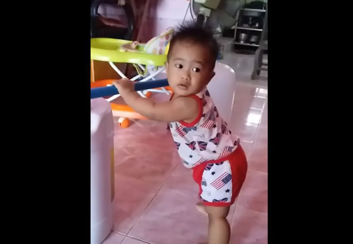 ลองทำกันดู สุดยอดไอเดีย ประดิษฐ์เครื่องหัดเดินสำหรับ"ลูกน้อย"เเบบง่ายๆ สุดประหยัด ได้ผลดีเยี่ยม(คลิป)