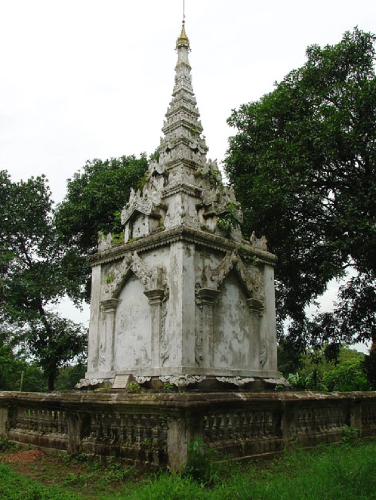 เรื่องจริงแซ่บยิ่งกว่าละคร! ที่มาเพลิงพระนาง! นางพญาผู้กุมบัลลังก์พม่า ราชินีเลือดเย็นการฆ่าล้างโคตรที่ประวัติศาสตร์ต้องจารึก!