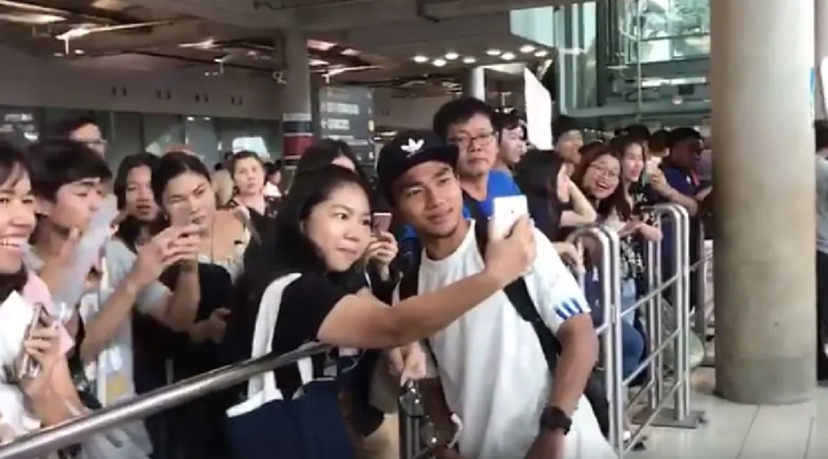 ผมกลับมาเพื่อชัยชนะ!! "เมสซี่เจ"ลัดฟ้าถึงไทย..ลุยเก็บตัวเเคมป์"ช้างศึก" คัดบอลโลก ,"บิ๊กอ๊อด" ลั่นคว้าชัย เอาไปเลยนัดละ 5ล้าน!!(รายละเอียด)