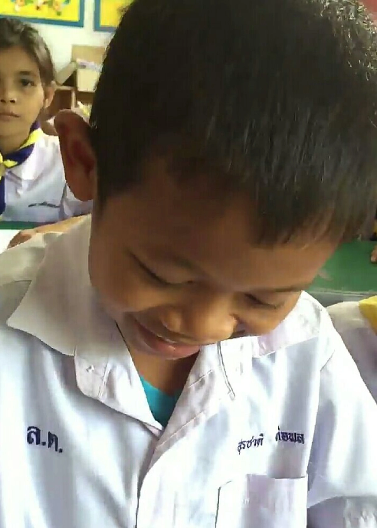 ยอดวิวกว่า4แสน หนุ่มน้อยตอบคำถามครู หน้าเขียวช้ำไปโดนอะไรมา