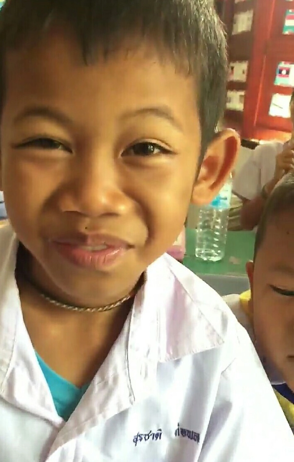 ยอดวิวกว่า4แสน หนุ่มน้อยตอบคำถามครู หน้าเขียวช้ำไปโดนอะไรมา