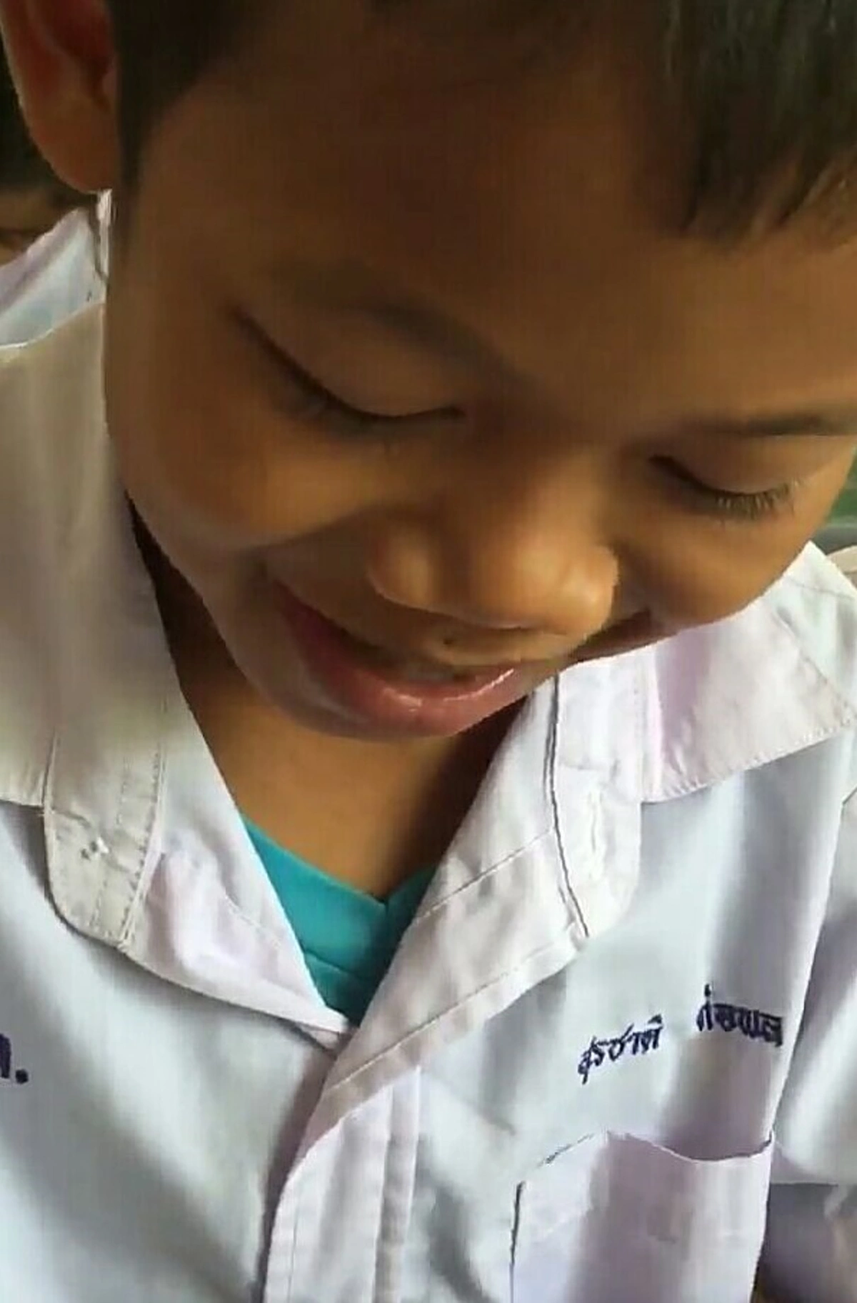 ยอดวิวกว่า4แสน หนุ่มน้อยตอบคำถามครู หน้าเขียวช้ำไปโดนอะไรมา