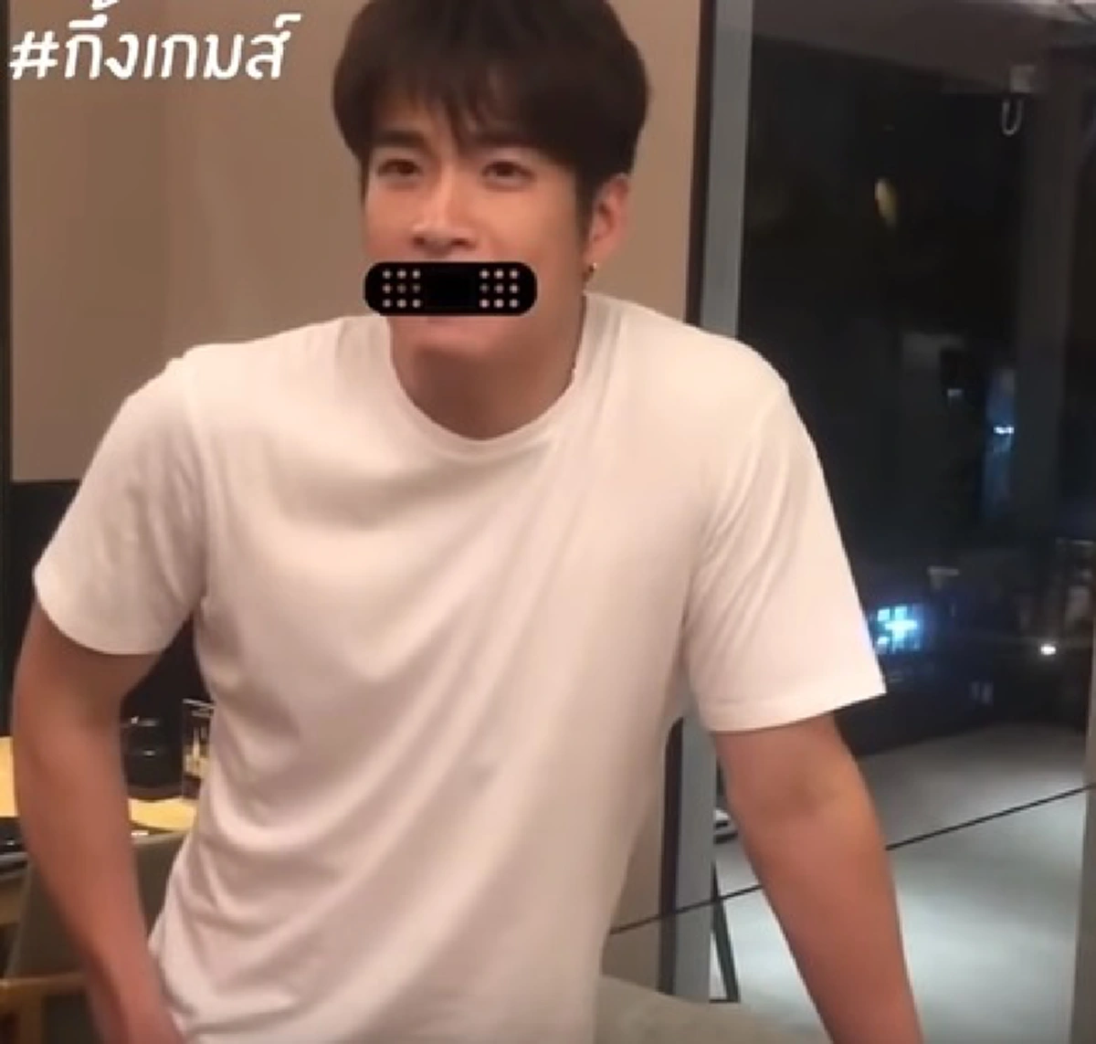 ใจป๋าสุดๆ!!  "กึ้ง เฉลิมชัย" เเจกเงิน10,000 บาท ทายให้ถูก "เต้ย จรินทร์พร" เรียก "อาเล็ก" ว่าอะไร เเถมฝ่ายชายหลุดคำใบ้สำคัญ!!?(คลิป)