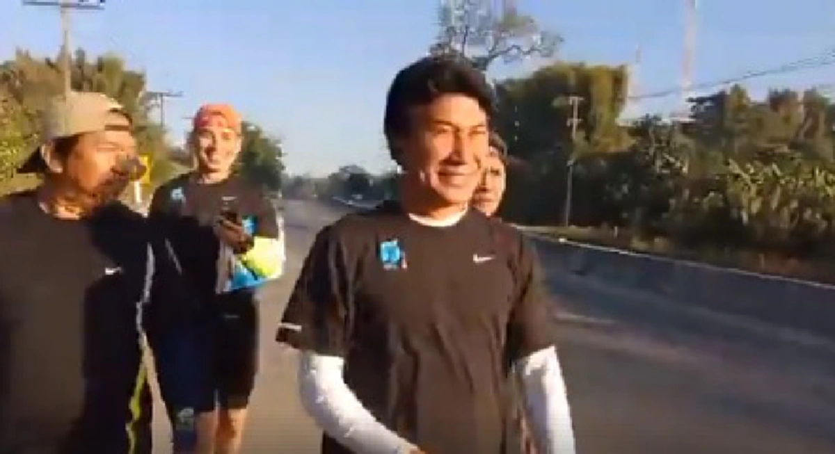 ชื่นหัวใจจริงๆ!! "เชษฐ์ สไมล์ฯ" นำยอดเงินน้ำใจชาวภาคตะวันออกกว่า 13 ล้าน ฝ่าลมหนาว ส่งมอบ " ตูน บอดี้สแลม" (คลิป)