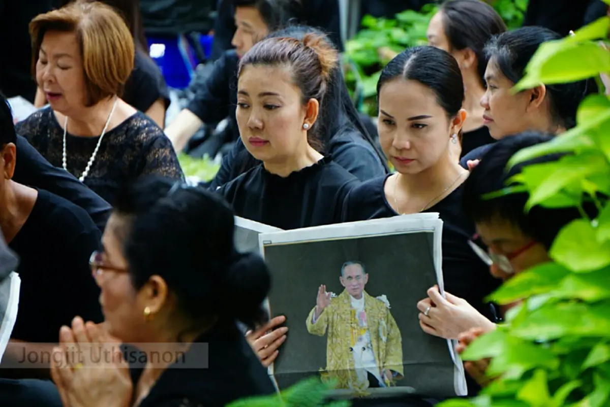 "ศิระกรานพระภูบาลนวมินทร์" ครบรอบ๑ปี การสวรรคตของในหลวง ร.๙ ร่วมน้อมสำนึกพระมหากรุณาธิคุณอันหาที่สุดไม่ได้ (ภาพชุด)