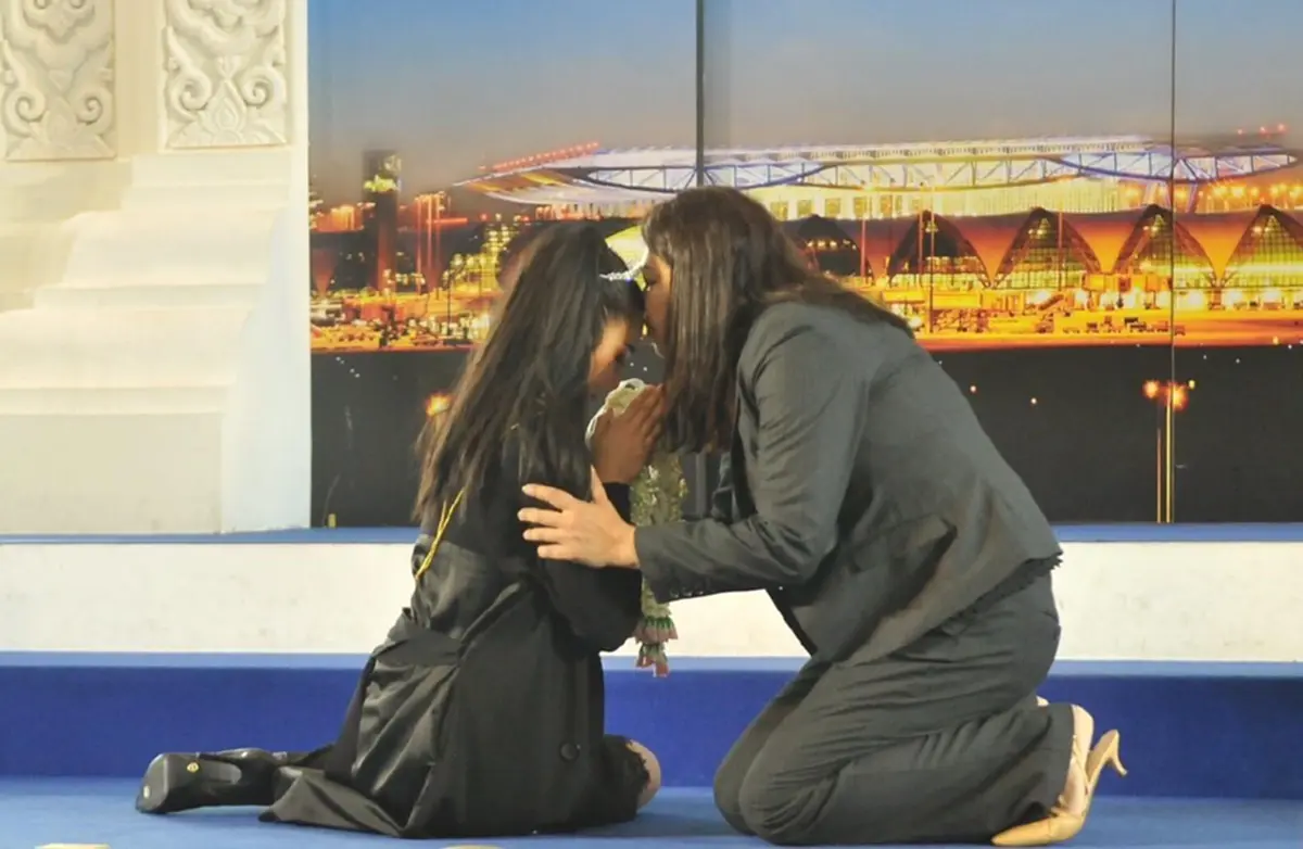 "นิโคลีน" ตื้นตันคว้ารองอันดับ 1 "มิสเวิลด์ 2018" เป็นของขวัญปีใหม่ให้คนไทย ก้มกราบเท้าแม่ หญิงแกร่งผู้อยู่เบื้องหลังความสำเร็จชีวิต