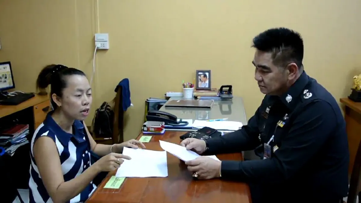 กลิ่นตุๆอีกแล้ว!!เจ้าของร้านอาหารขึ้นป้ายเซ้งกิจการโร่ฟ้องผบช.ภ.2อ้างโดนตร.สั่งปิด7วันขาดทุนหนักสอบทานเหตุถึงอึ้งทำคนสนิทบิ๊กสีกากีไม่พอใจ??