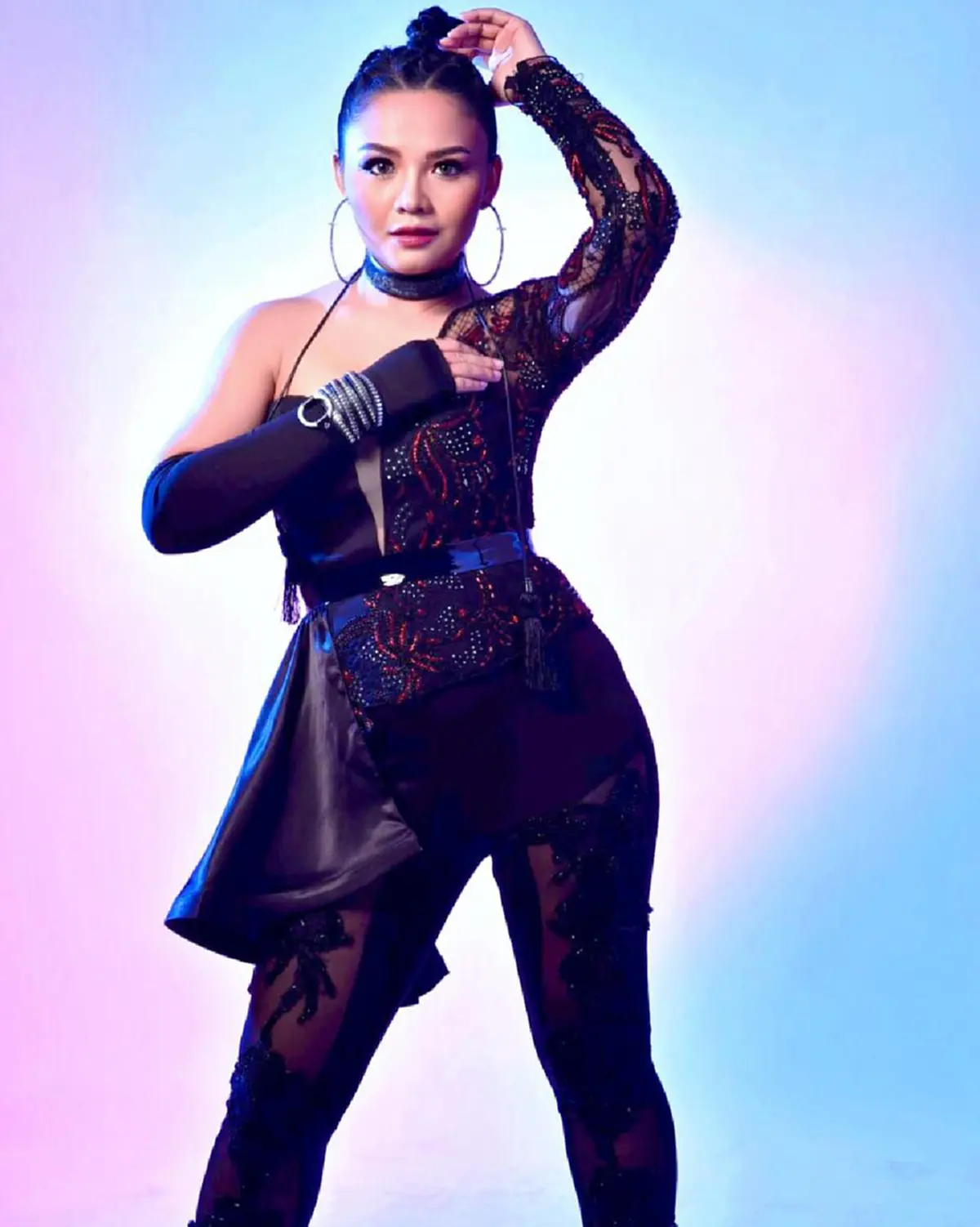 นับวันยิ่งแซ่บ!!! นักร้องลูกทุ่งสาว“ตั๊กแตน ชลดา” เปลี่ยนลุคสวยเผ็ด จนถูกมองว่าขายเซ็กซี่เต้าทะลัก!!!