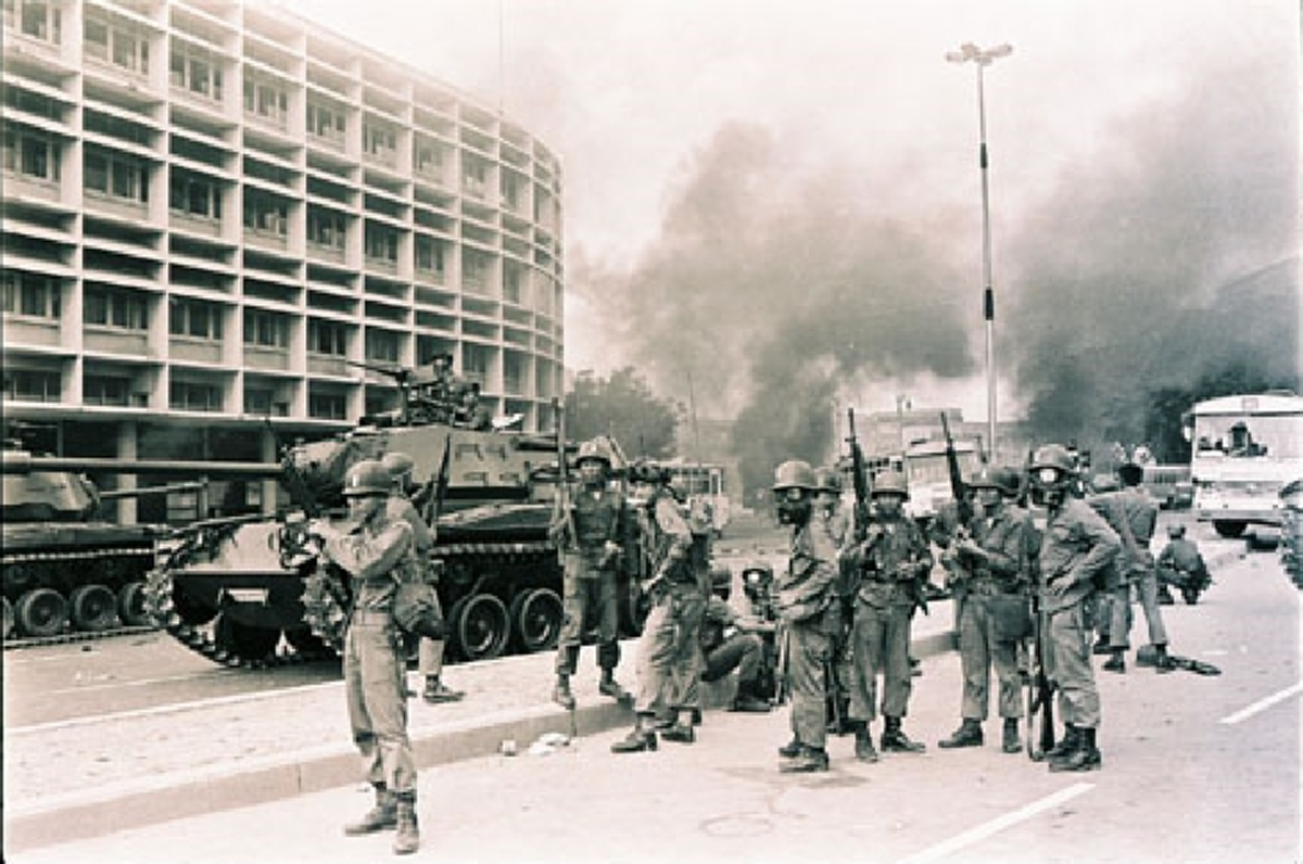 พระราชดำรัสพระราชทานแห่งประวัติศาสตร์ !!! พระองค์ทรงหยุด"วันมหาวิปโยค" !!! "ไอ้ก้านยาว" เล่า "ถ้าไม่มีในหลวง คงตายนับไม่ถ้วน" !!!
