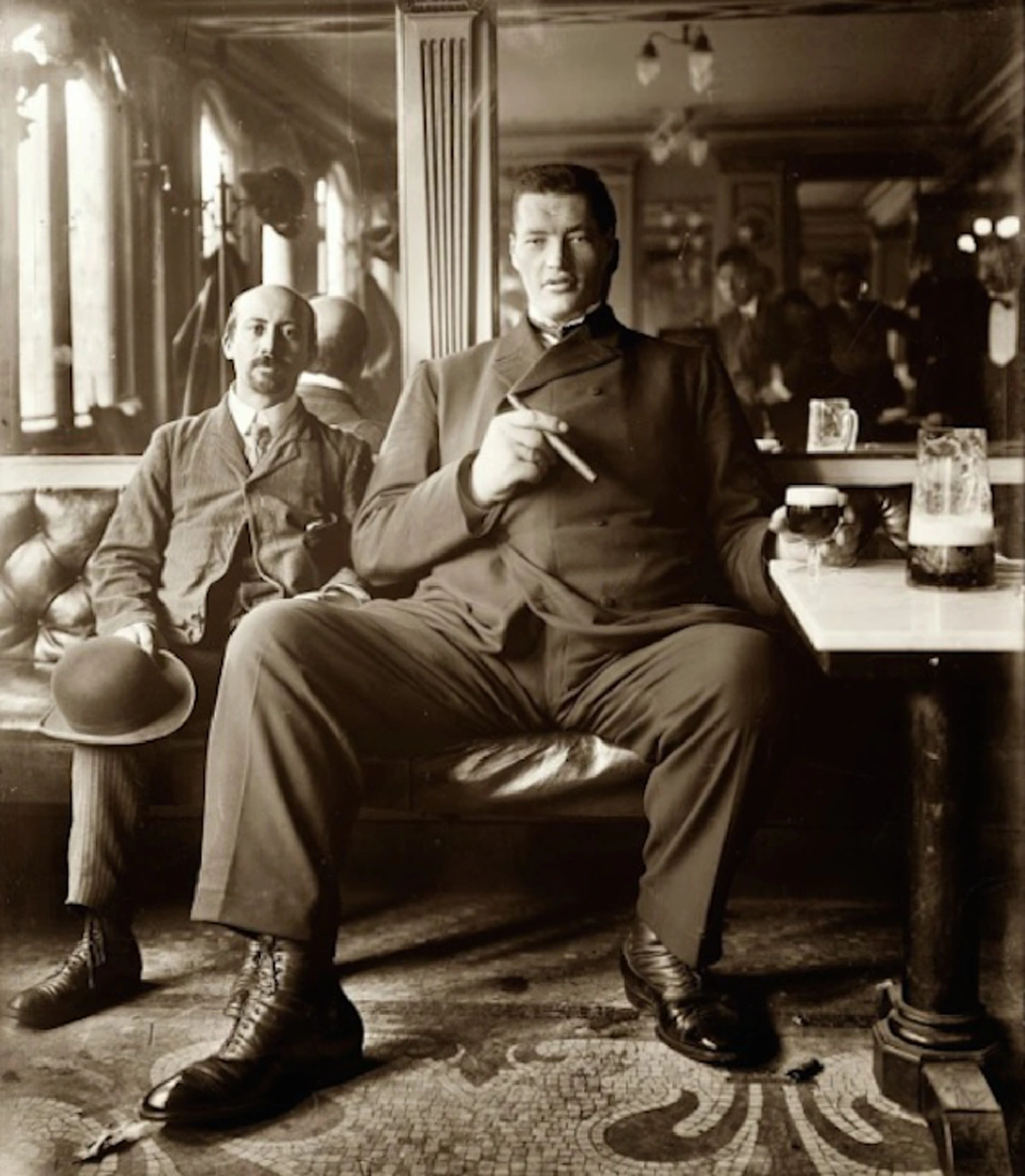 Adam Rainer เด็กชายผู้มีความผิดปกติ เกิดมาแคระ แต่เสียชีวิตด้วยภาวะยักษ์