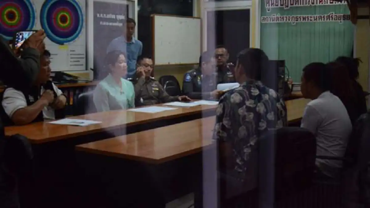 มุขเดิมๆ...โซเชียลเริ่มเบื่อ !!! แก๊งค์คนบาป...ถ่ายรูปเหยียบโบราณสถาน มอบตัวแล้ว อ้าง..."รู้เท่าไม่ถึงการณ์" !?!