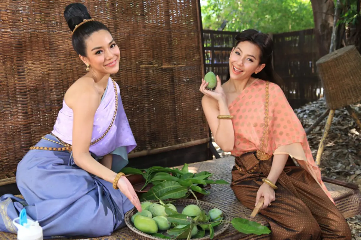 อึ้งกันทั้งพระนคร!!! เปิดเรตติ้ง "บุพเพสันนิวาส" กับฉากทำน้ำปลาหวาน-กุ้งเผา ทุบสถิติทุกช่อง ทวีตขึ้นเป็นอันดับ 1 ของโลก!!!