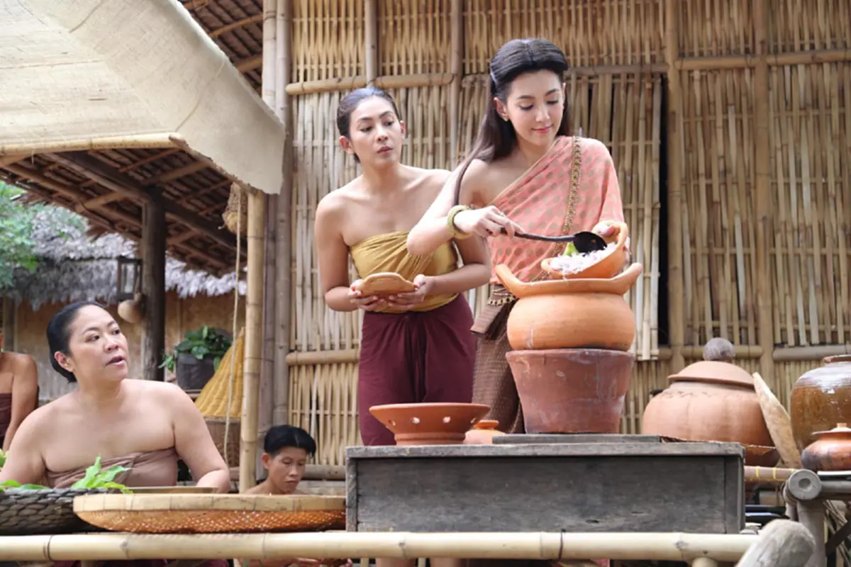 อึ้งกันทั้งพระนคร!!! เปิดเรตติ้ง "บุพเพสันนิวาส" กับฉากทำน้ำปลาหวาน-กุ้งเผา ทุบสถิติทุกช่อง ทวีตขึ้นเป็นอันดับ 1 ของโลก!!!