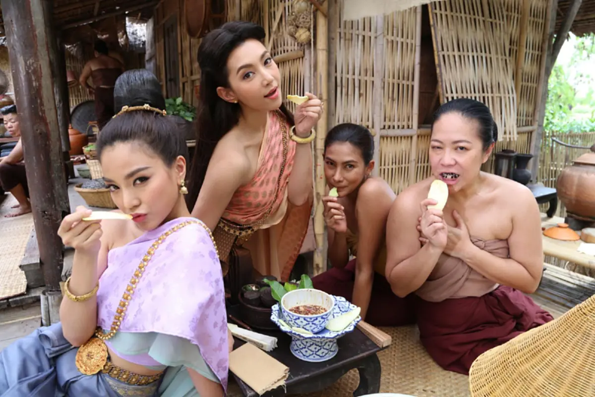 อึ้งกันทั้งพระนคร!!! เปิดเรตติ้ง "บุพเพสันนิวาส" กับฉากทำน้ำปลาหวาน-กุ้งเผา ทุบสถิติทุกช่อง ทวีตขึ้นเป็นอันดับ 1 ของโลก!!!