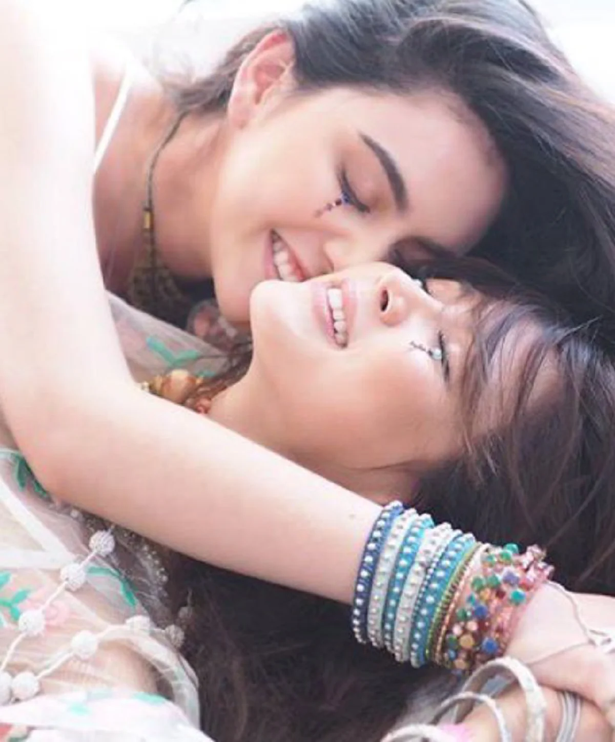 ดีต่อใจอ่ะ !!!!  "ใหม่ ดาวิกา - ใบเฟิร์น พิมพ์ชนก" ถ่ายแบบคู่สุดฟิน เสิร์ฟจิ้นกันรุนแรง ทำติ่งกรี๊ดดดหนักมว๊ากกกกกก !!! (ภาพ)