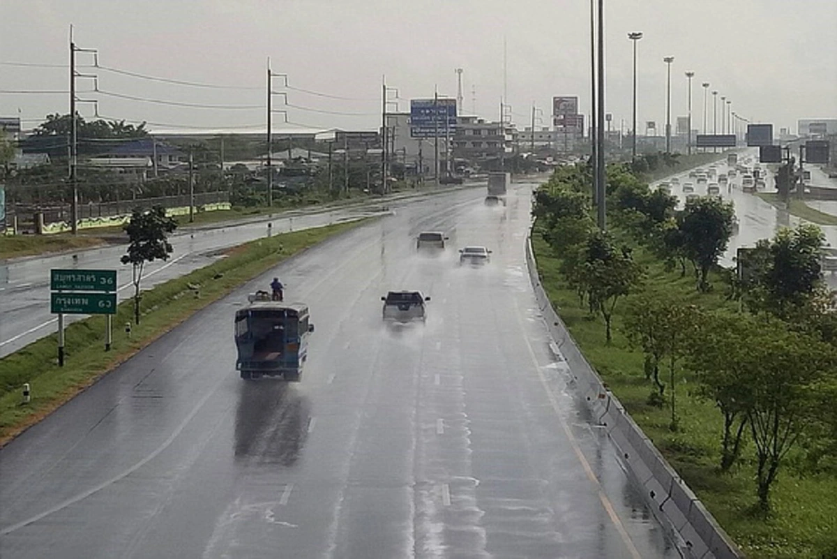 วันนี้ฝนตกหนัก รีบแชร์ต่อ..!! “กรมอุตุฯ” เตือน มรสุมตะวันตกเฉียงใต้กำลังแรงขึ้น ทำให้พื้นที่ต่อไปนี้ ....ฝนตกหนัก (รายละเอียด)