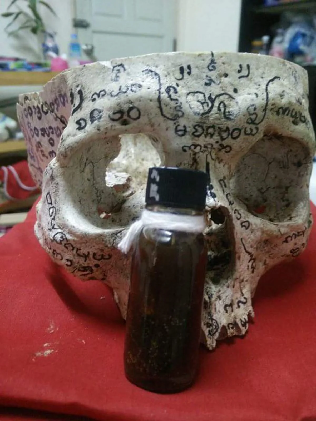 ยาสั่ง!!! ไสยศาสตร์มนต์ดำ อีกอย่างหนึ่งที่นิยมใช้กันมาก เผลอกินเมื่อไหร่!! ตายเมื่อนั้น!! เผย..สูตรลับ "ยาสั่ง" รู้ไว้ดีกว่าแน่ๆ!!