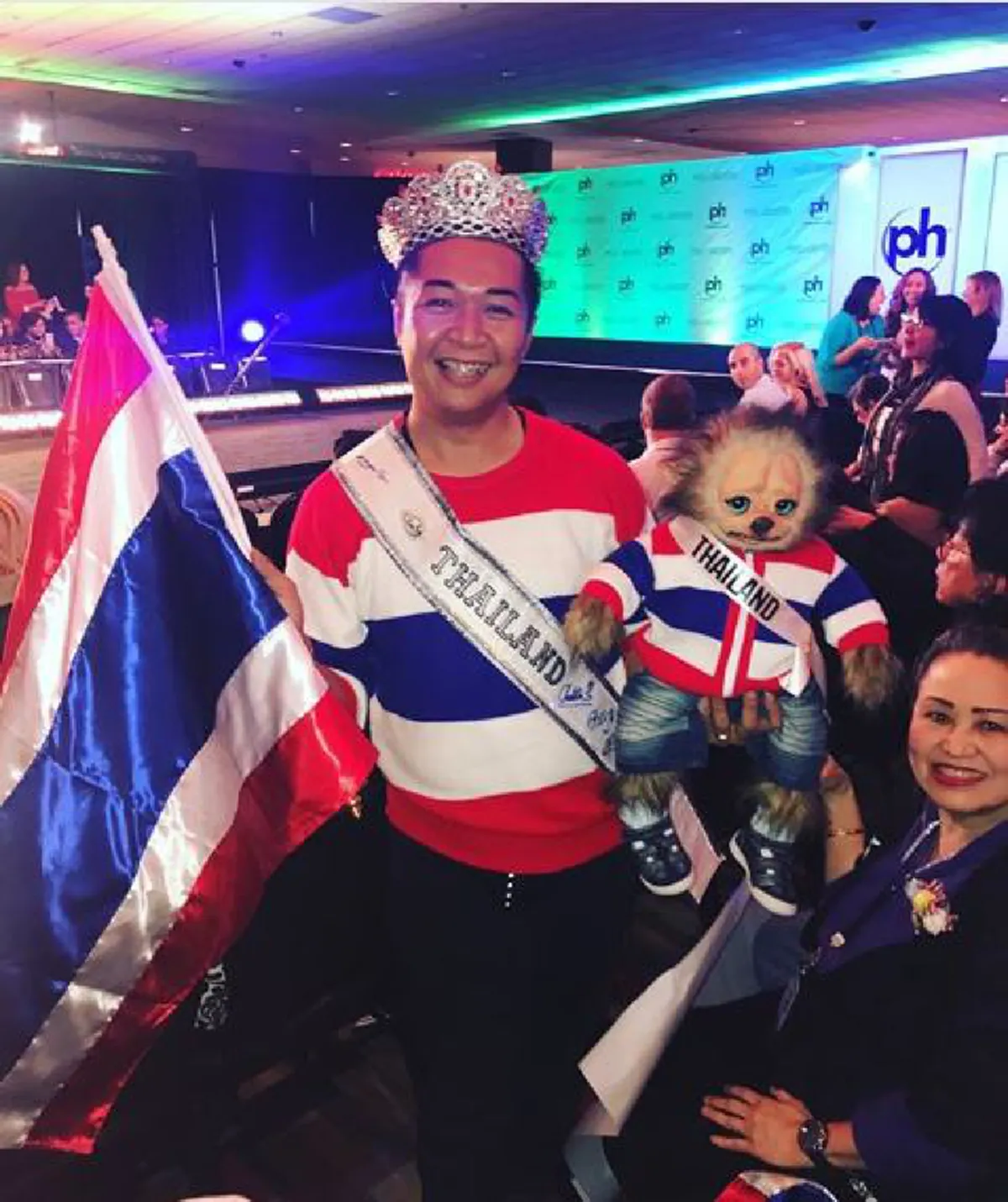 เปิดประวัติน้องข้าวจี่!!! ตามเชียร์ "มารีญา พูลเลิศลาภ" ถึง "ลาสเวกัส" นางงามต่างชาติหลงรัก จนกลายเป็นทูตของนางงามไทยไปแล้ว!?!